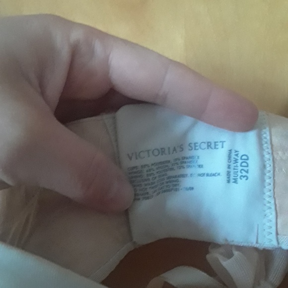 Victoria's Secret Bio-Fit Multiway Bra - Picture 2 of 3